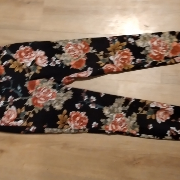 Floral Suit Set - Picture 4 of 6